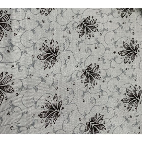 Blue Floral Cotton Fabric 1/2 yard 45" Wide Sewing Quilting Craft - Picture 1 of 3